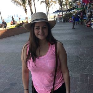 Meet your Posher, Traci